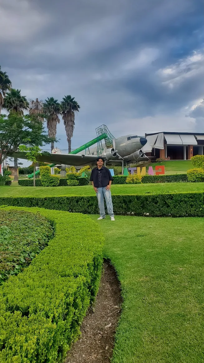 Carlos Emmanuel, Diseñador UI/UX y Desarrollador Full Stack